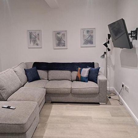 Modern Apartment With Sea Views Портръш Екстериор снимка